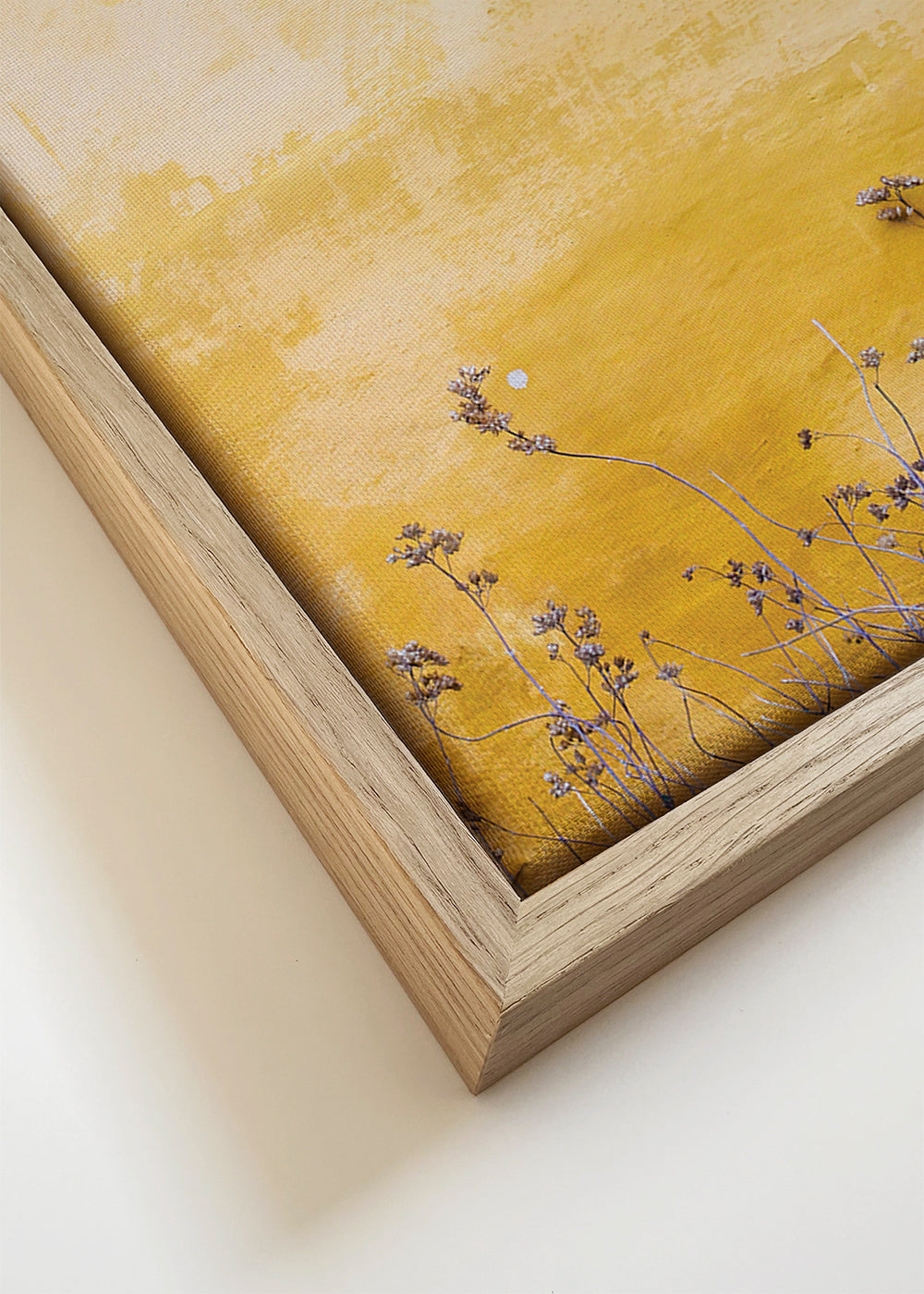 Botanischer Druck: strukturierte Wand mit Trockenblumen