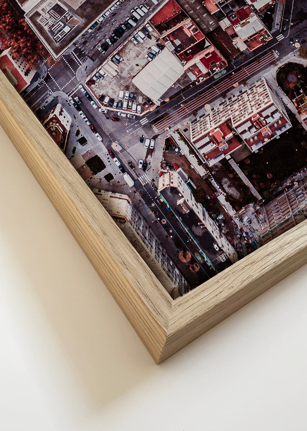 Red Barcelona - Framed canvas detail