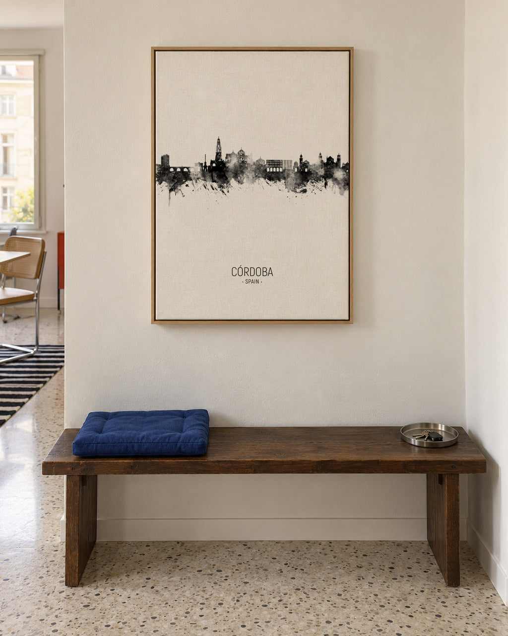 Córdoba Skyline en blanco y negro - Framed canvas in an interior