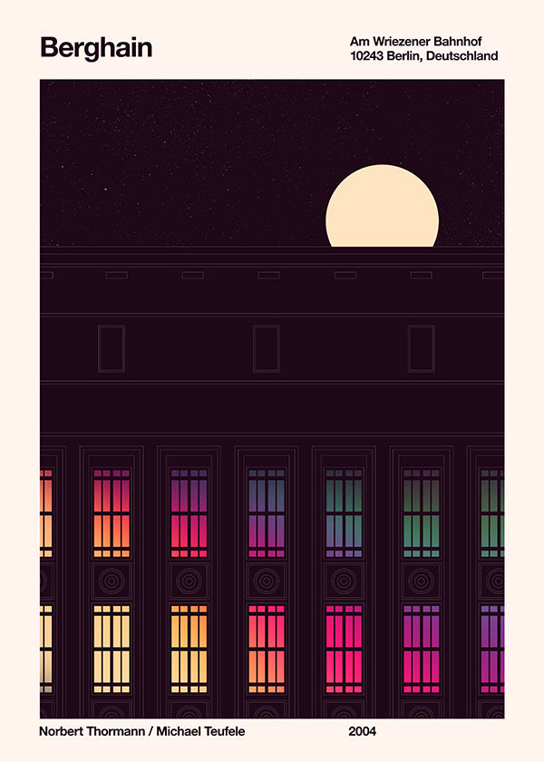 Stadtposter mit beleuchteter Fassade