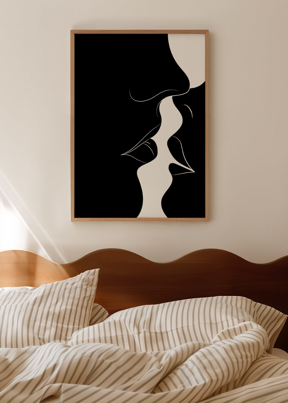 Just a little kiss black