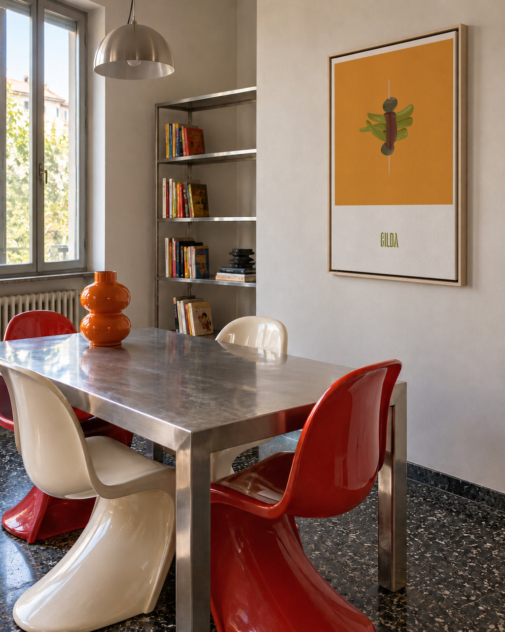 Gilda - Framed canvas in an interior