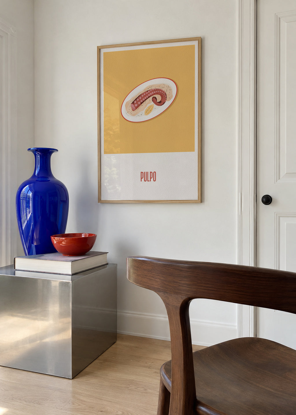 Pulpo - Framed poster in an interior
