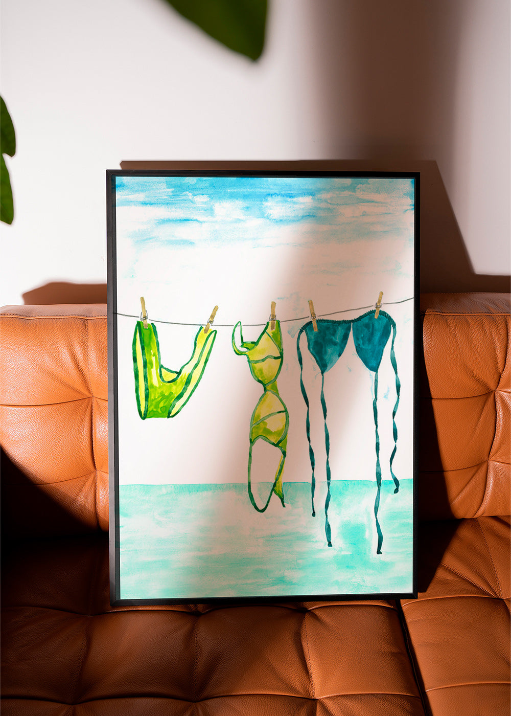 Illustration: Bikinis am Strand aufgehängt