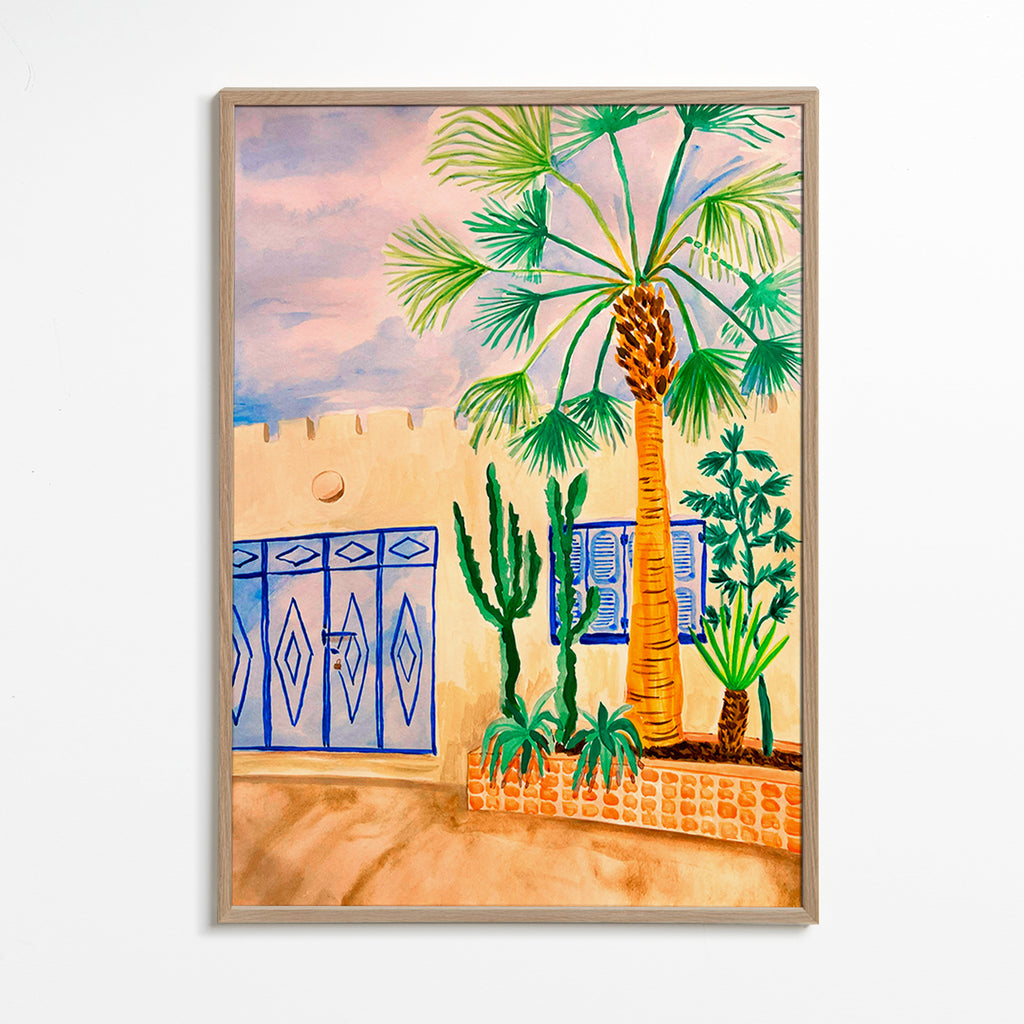 Stadtbild: Marokkanische Straße mit Palme