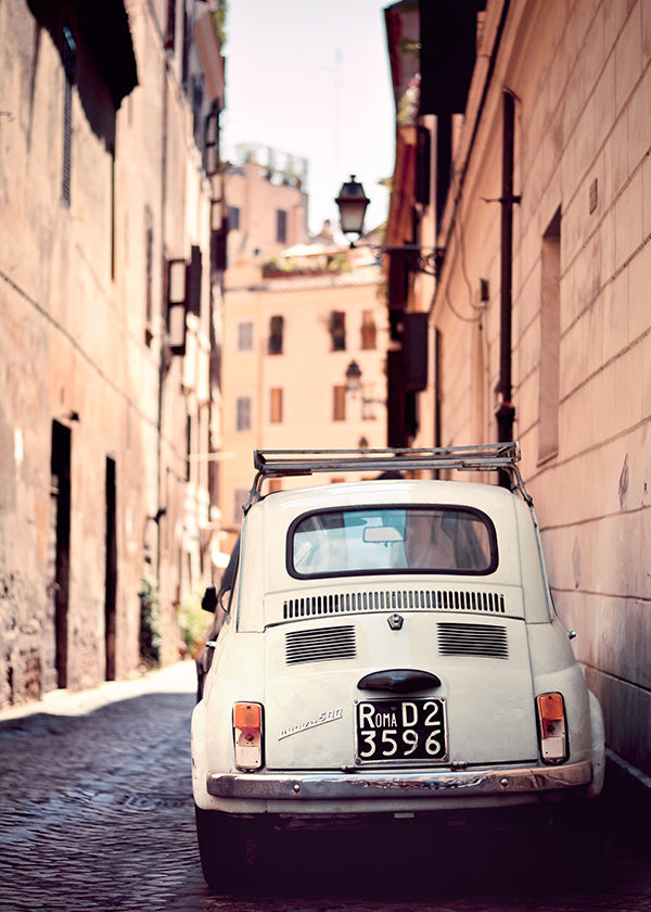 Küchenkunst auf Reisen: Oldtimer in einer römischen Gasse