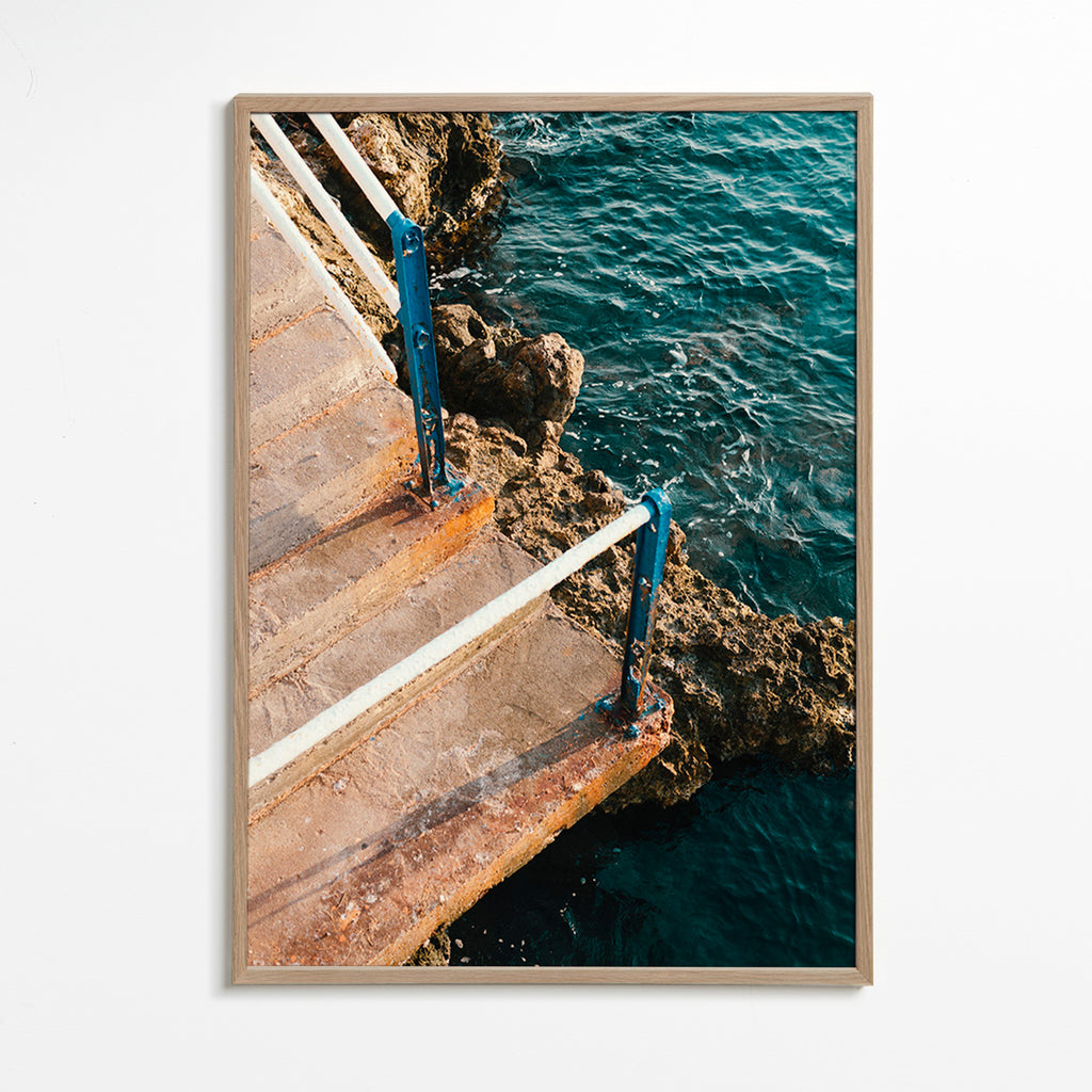 Landschaftskunst mit Treppe zum Meer – Oak Frame