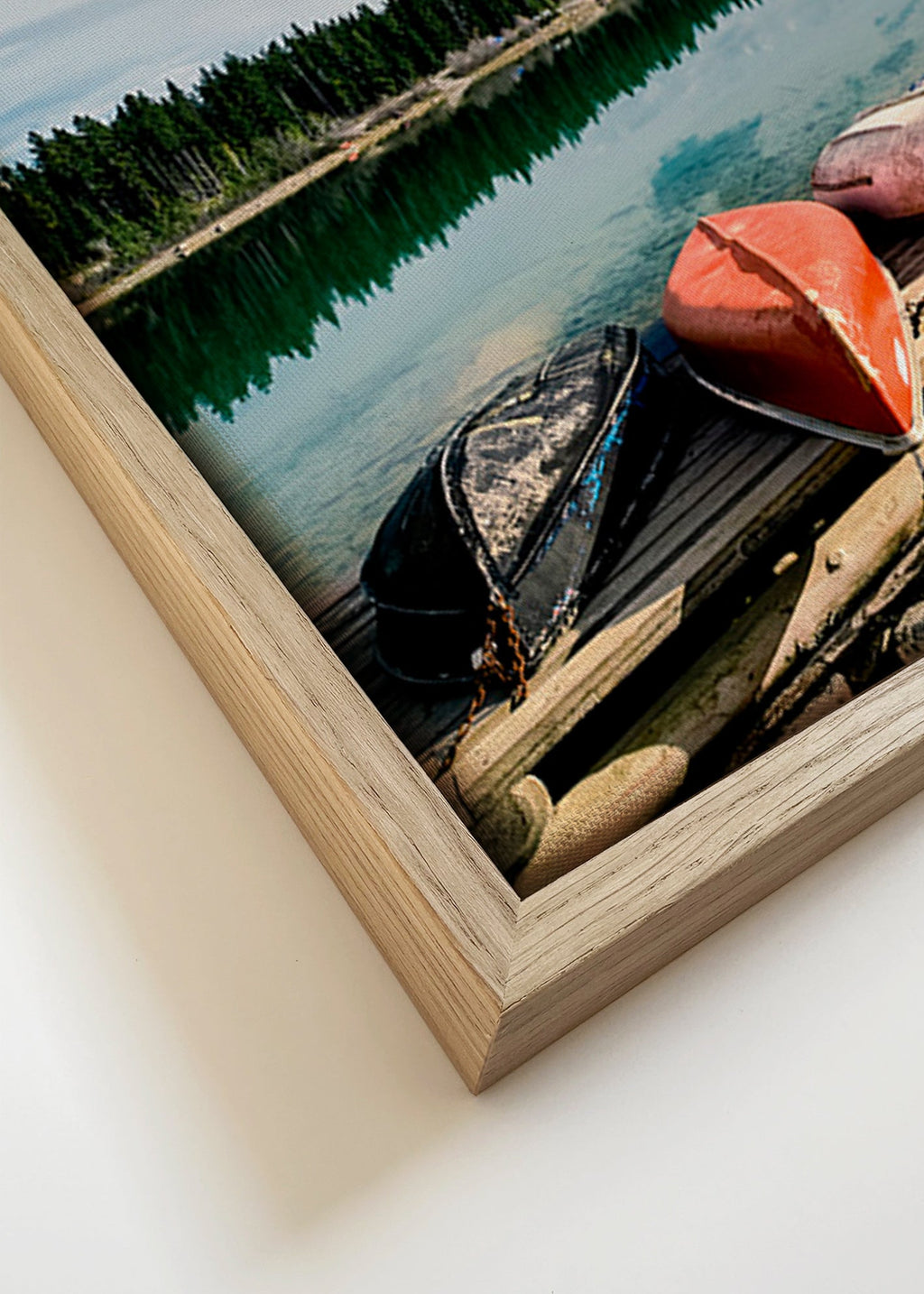 Landschaftsbild mit Kanus am Steg – Canvas detail