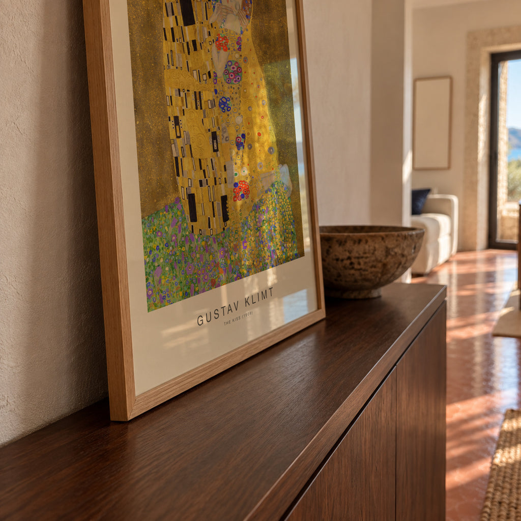 The Kiss (Special Edition) - Gustav Klimt - Framed poster in an interior