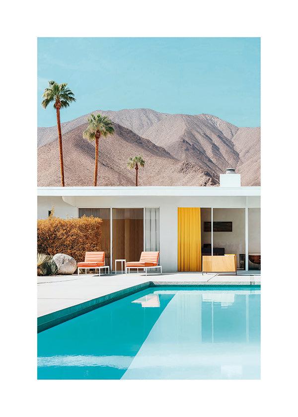 Landschaft mit Pool und Palmen
