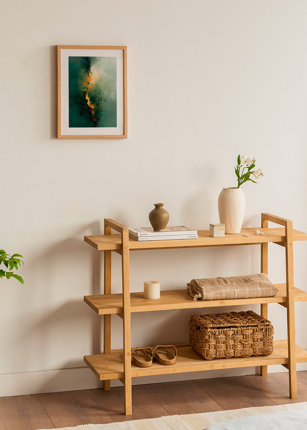 Abstraktes Bild mit grünen Streifen und orangen Akzenten – Product3