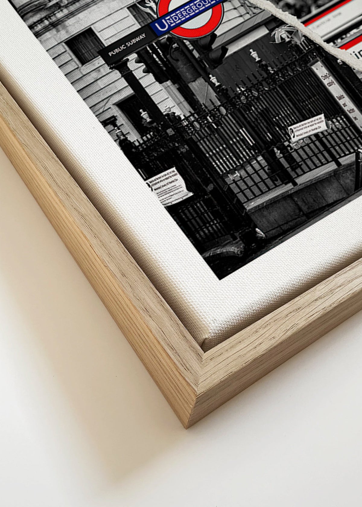 Stadtbild mit Underground-Schild aus London – Canvas detail