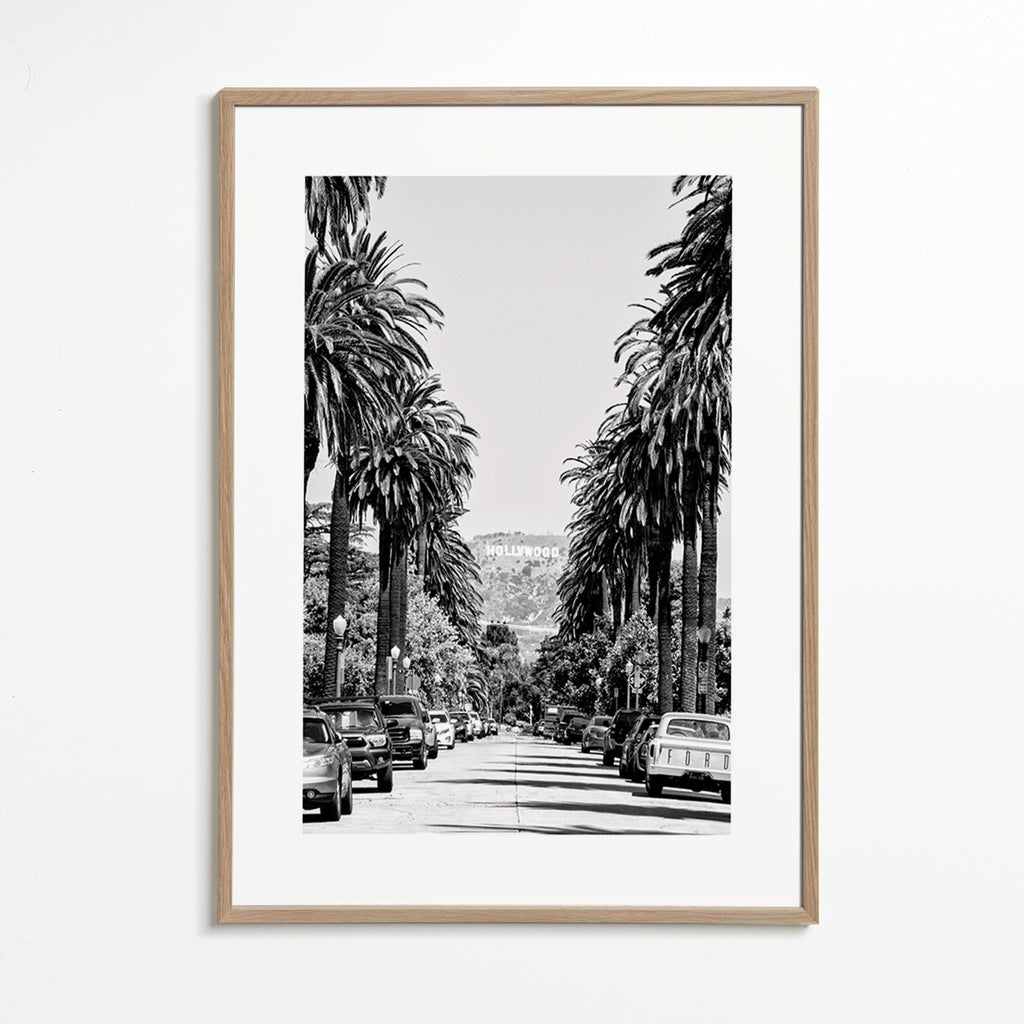 Reiseplakat Hollywood Palmenstraße in Schwarzweiß – Oak Frame