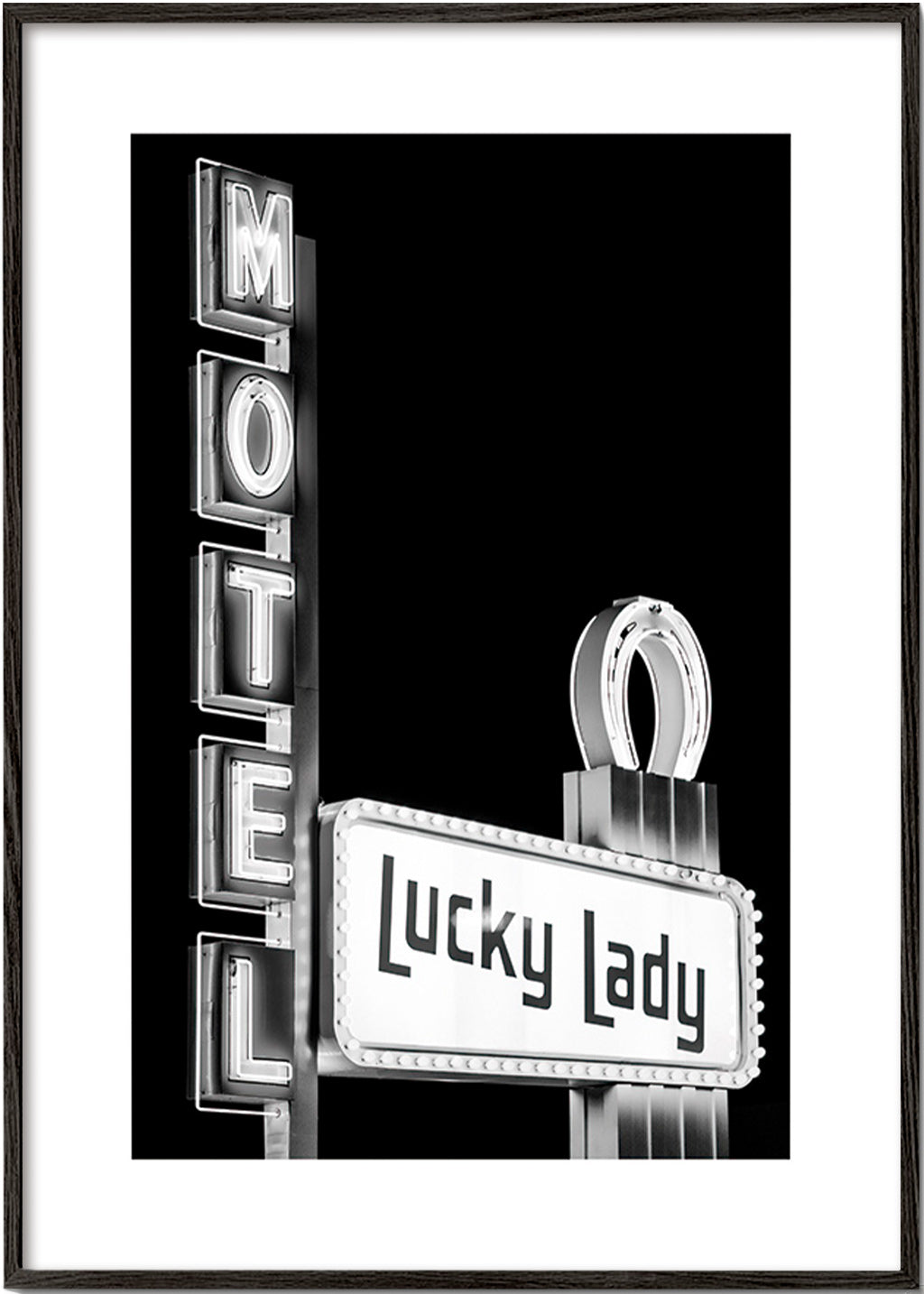Fotografie Motel Lucky Lady in Schwarzweiß – Black Frame