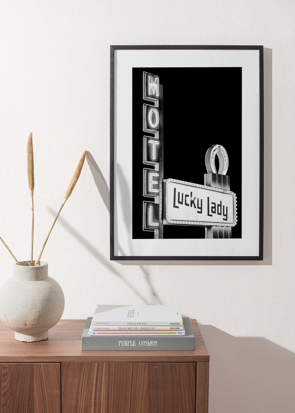 Fotografie Motel Lucky Lady in Schwarzweiß – Product3