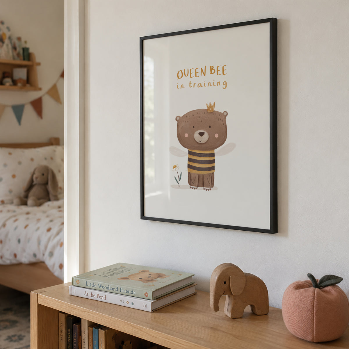 Queen bee - Framed poster in an interior