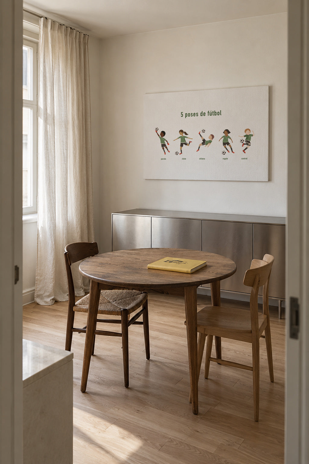 5 poses de fútbol - Unframed canvas in an interior