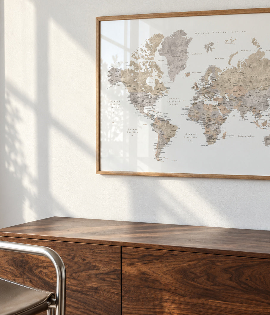 Detailed taupe watercolor world map with labels in Spanish, Abey - Framed poster detail