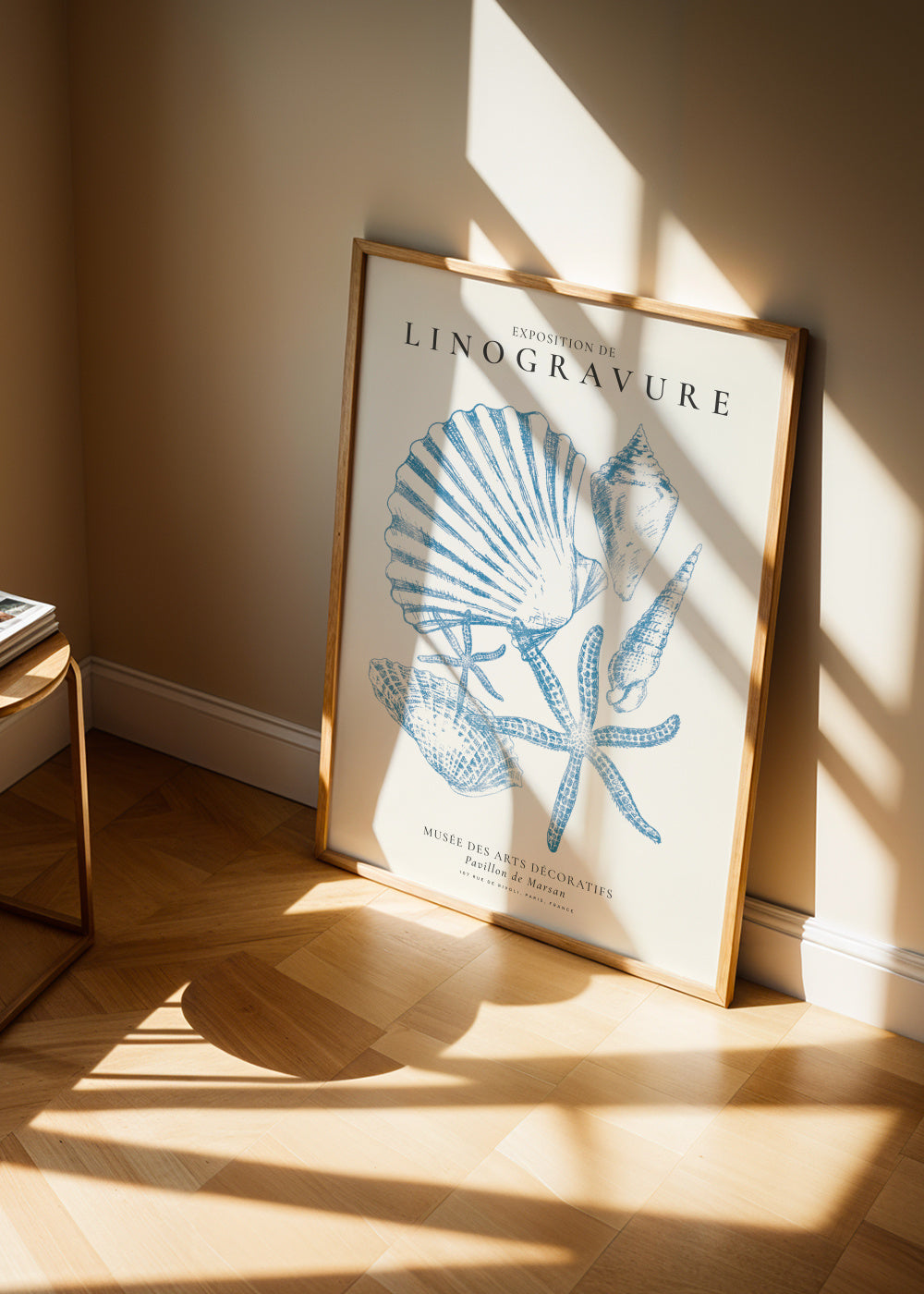 Exposition de linogravure, Sealife (la vie marine) - Framed poster in an interior