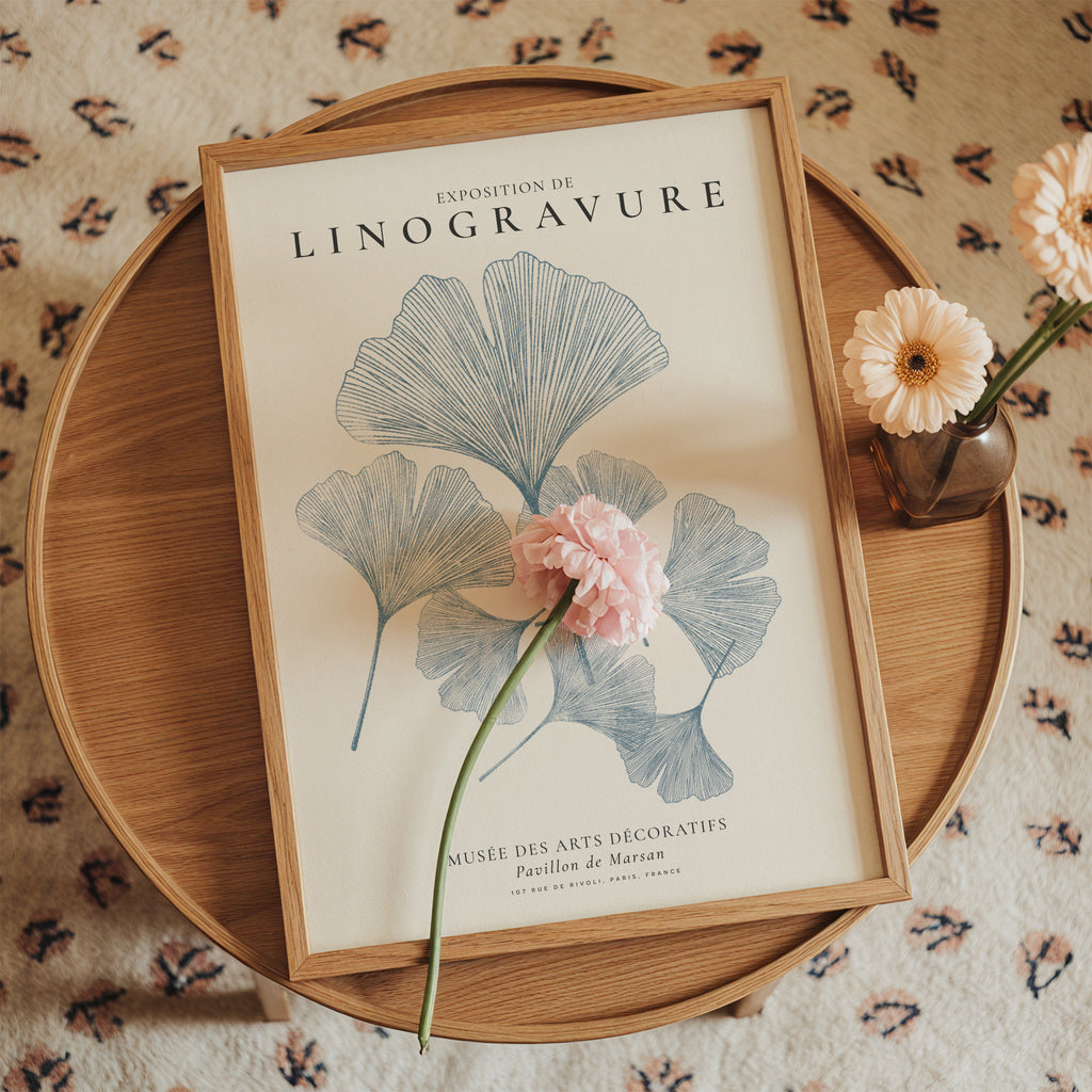Exposition de linogravure, Ginkgo leaves - Framed poster in an interior