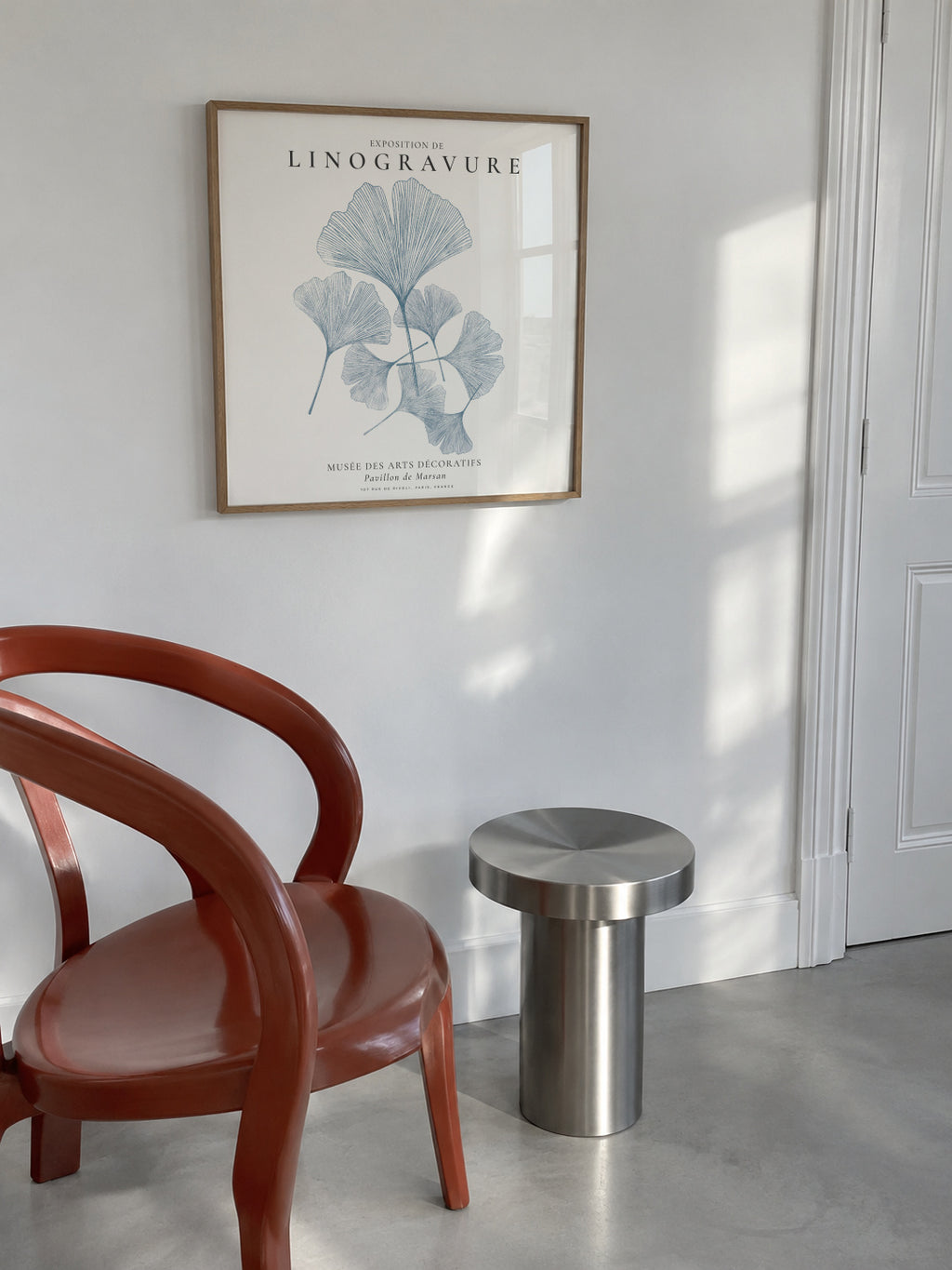 Exposition de linogravure, Ginkgo leaves - SQUARE - Framed poster in an interior