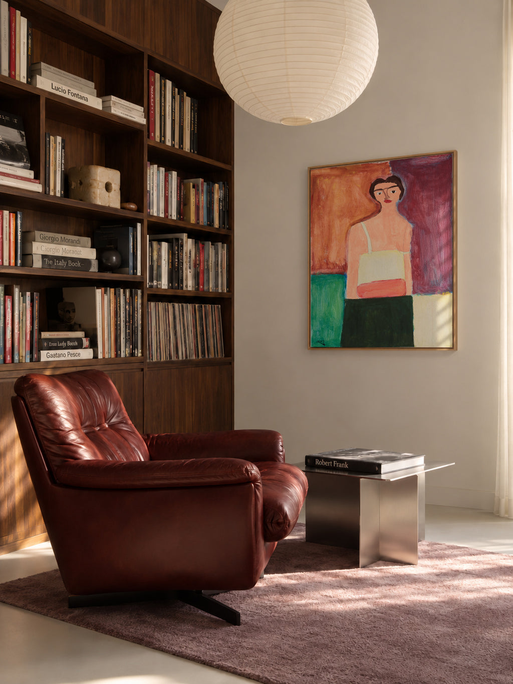 Bárbara, la mujer contenta - Jesús Llorente - Framed canvas in an interior
