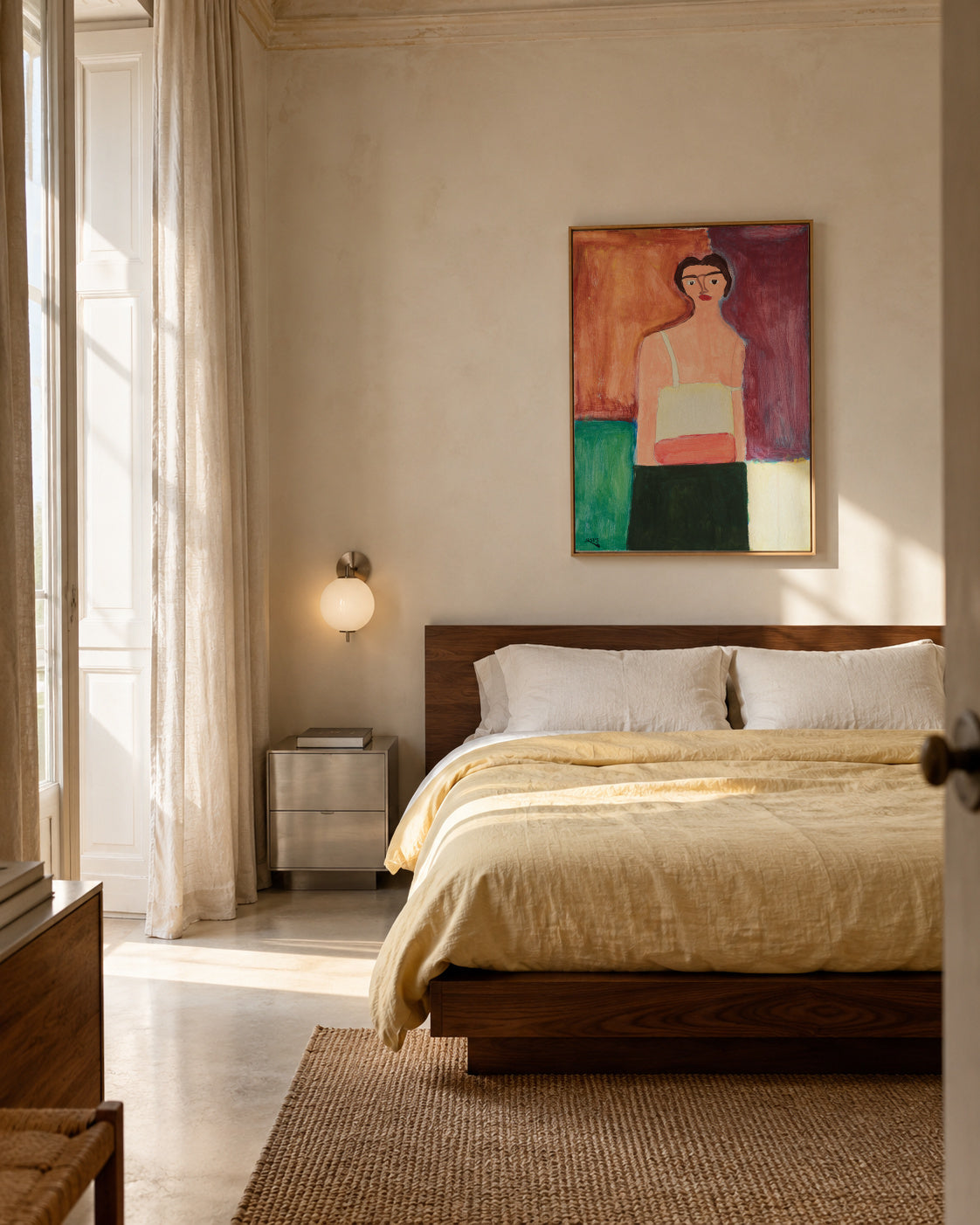 Bárbara, la mujer contenta - Jesús Llorente - Framed canvas in an interior