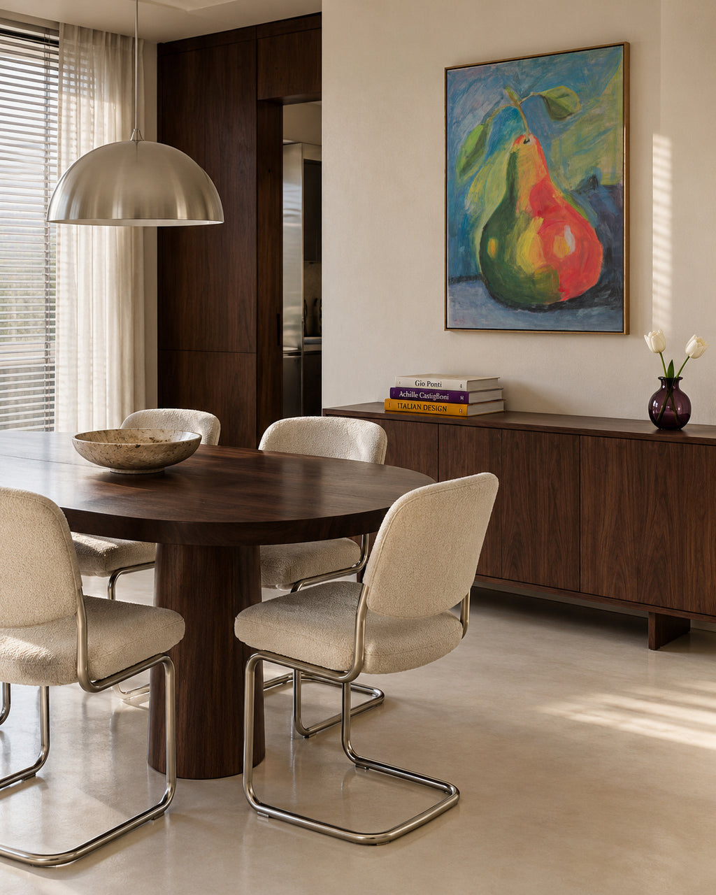 Som la pera - Marta Ventura Vilar - Framed canvas in an interior