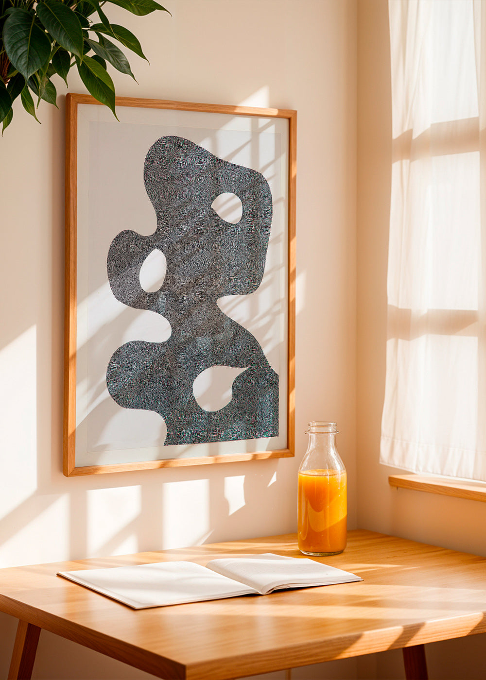 Gepunktetes abstraktes Bild mit großer Silhouette – Product1