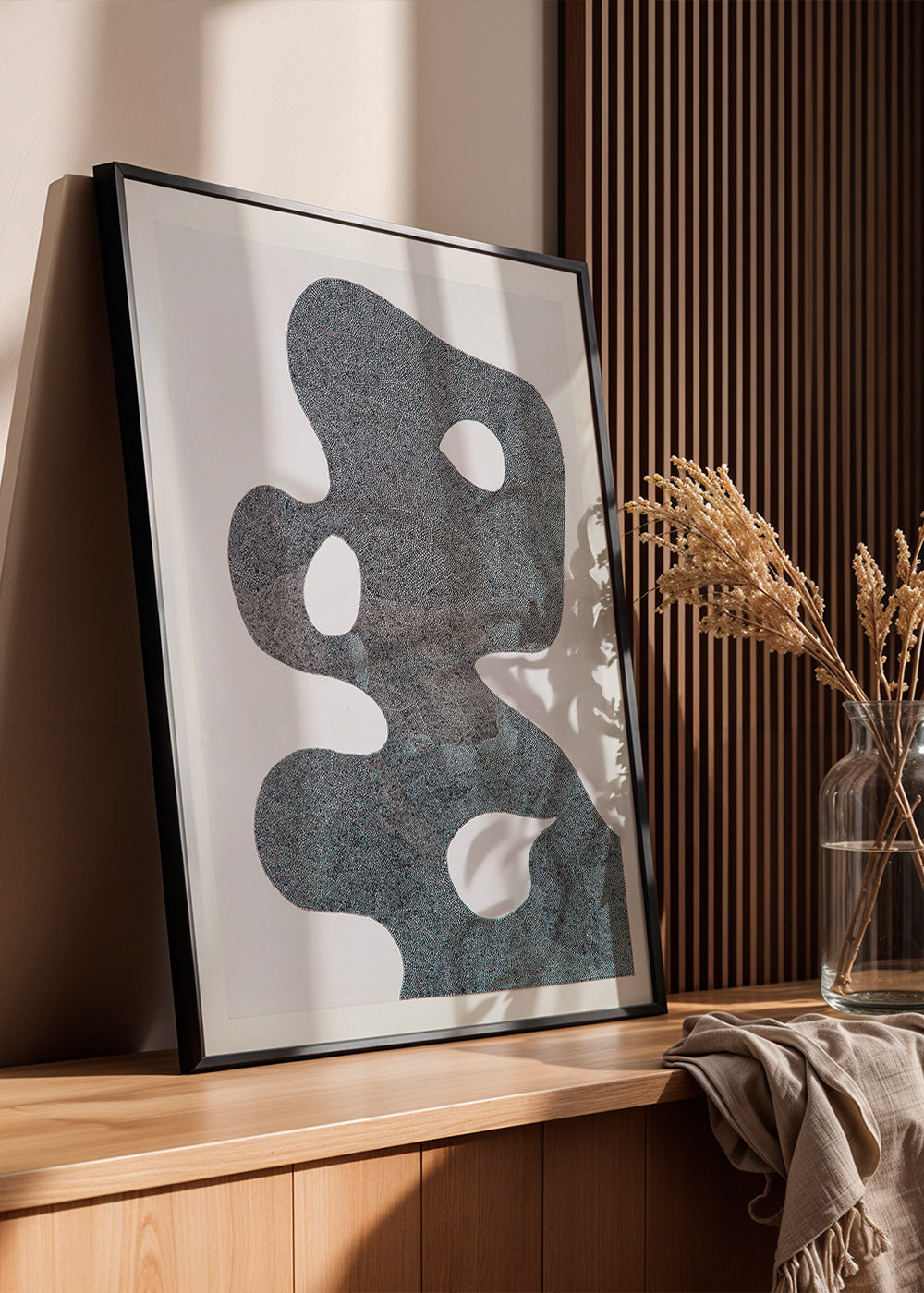 Gepunktetes abstraktes Bild mit großer Silhouette – Product2