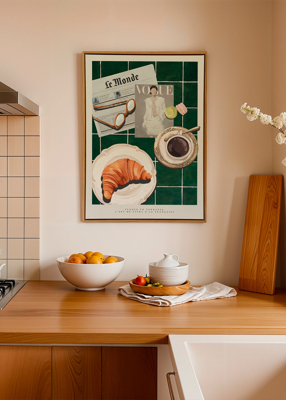 Küchenkunst mit Croissant und Kaffee