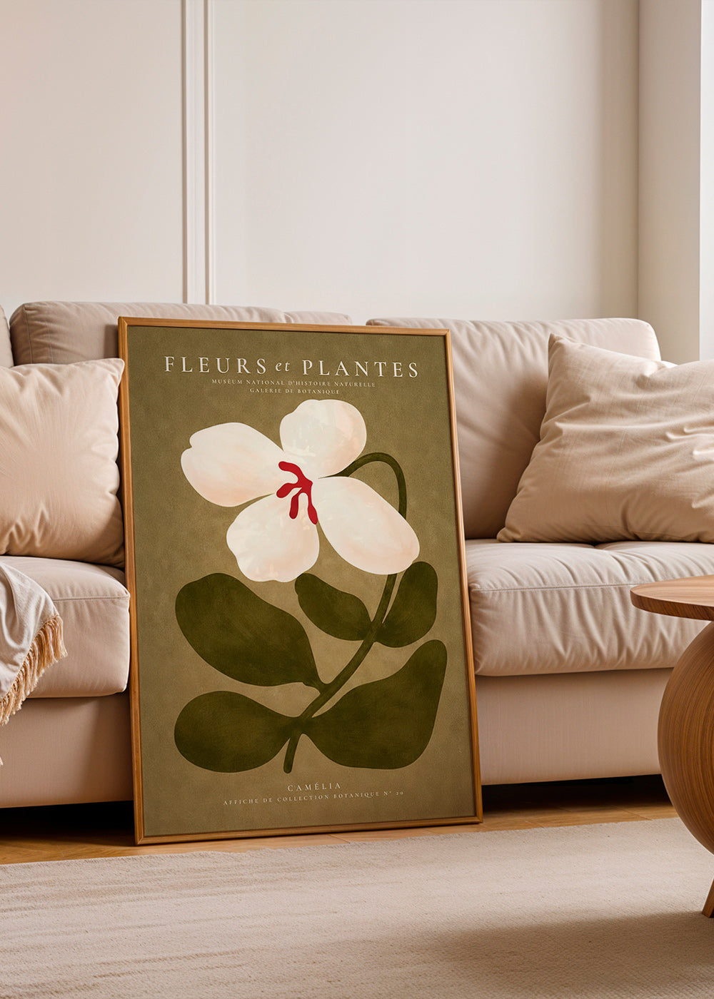 Botanischer Druck: weiße Kamelie vor olivfarbenem Hintergrund