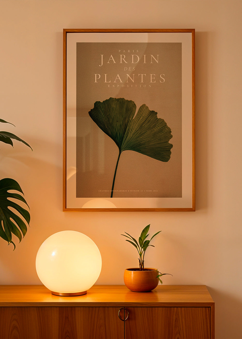 Botanischer Druck mit Ginkgo-Blatt und klassischer Typografie