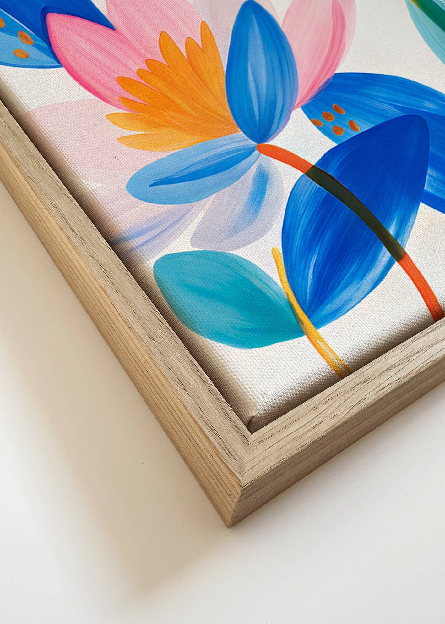 Botanischer Druck mit rosa und blauen Blüten