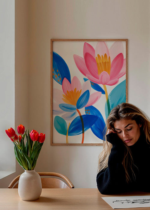 Botanischer Druck mit rosa und blauen Blüten