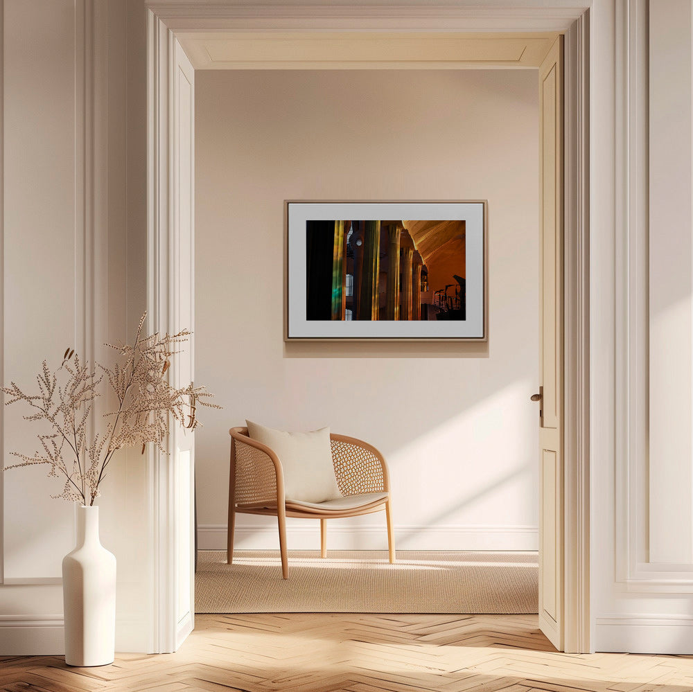 Architekturfotografie im Innenraum mit goldenem Licht