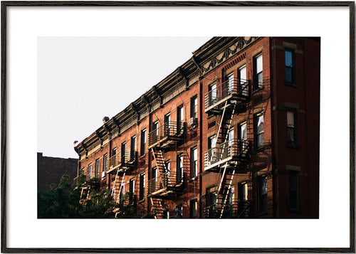 Reiseposter: New Yorker Brownstone-Fassade mit Feuertreppen