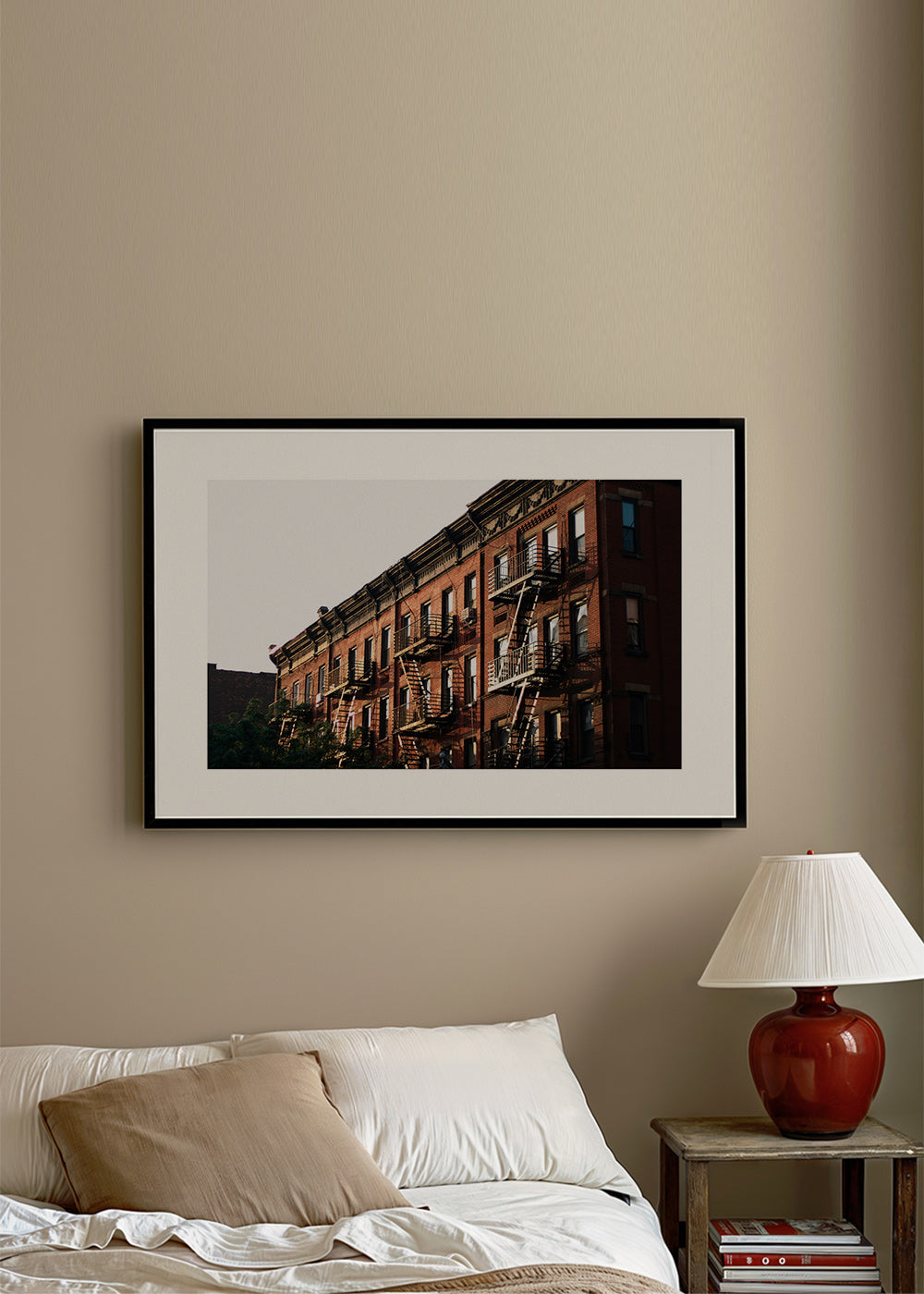Reiseposter: New Yorker Brownstone-Fassade mit Feuertreppen