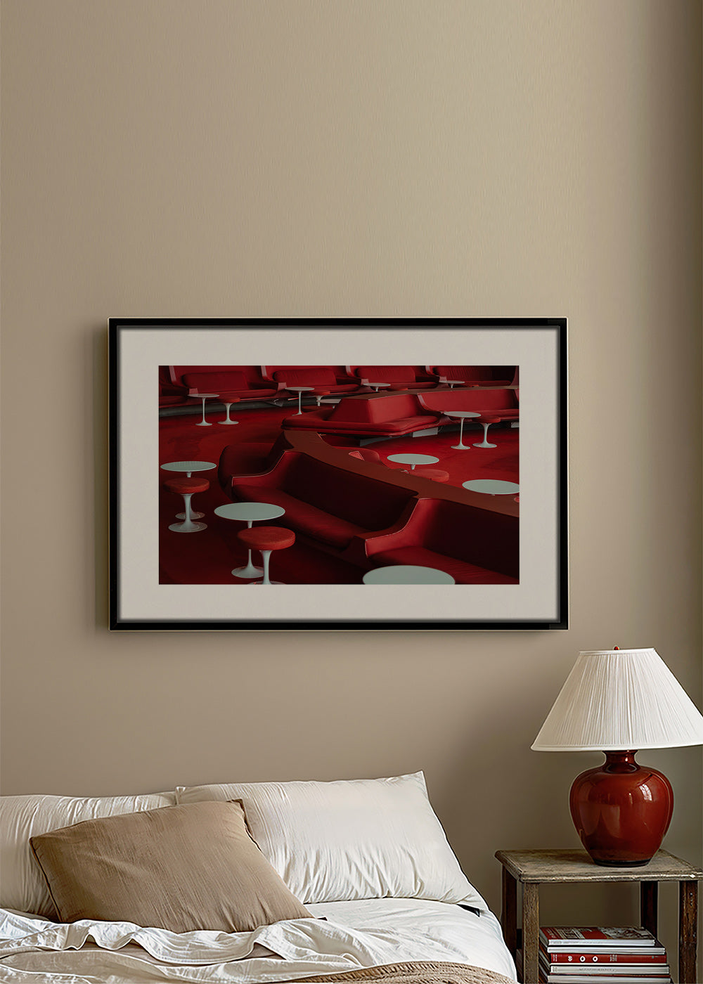 Rote Lounge-Fotografie mit geschwungenen Sitzen
