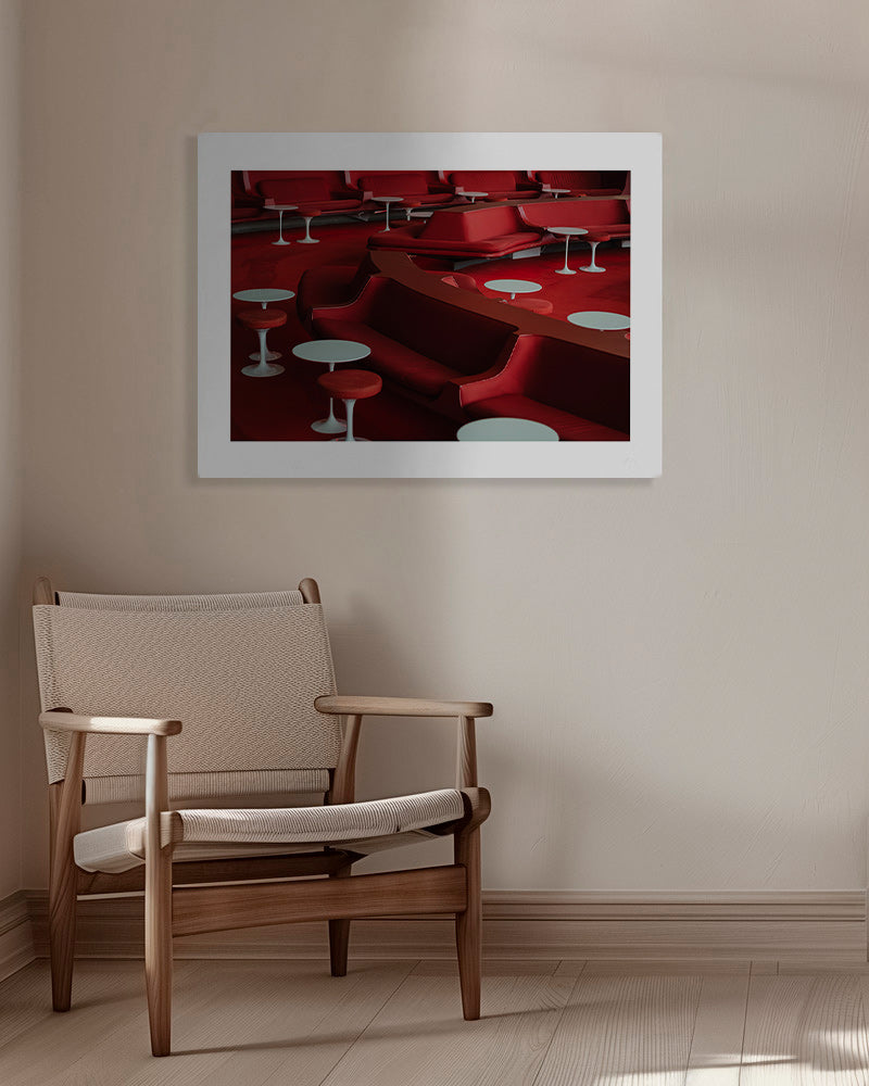 Rote Lounge-Fotografie mit geschwungenen Sitzen
