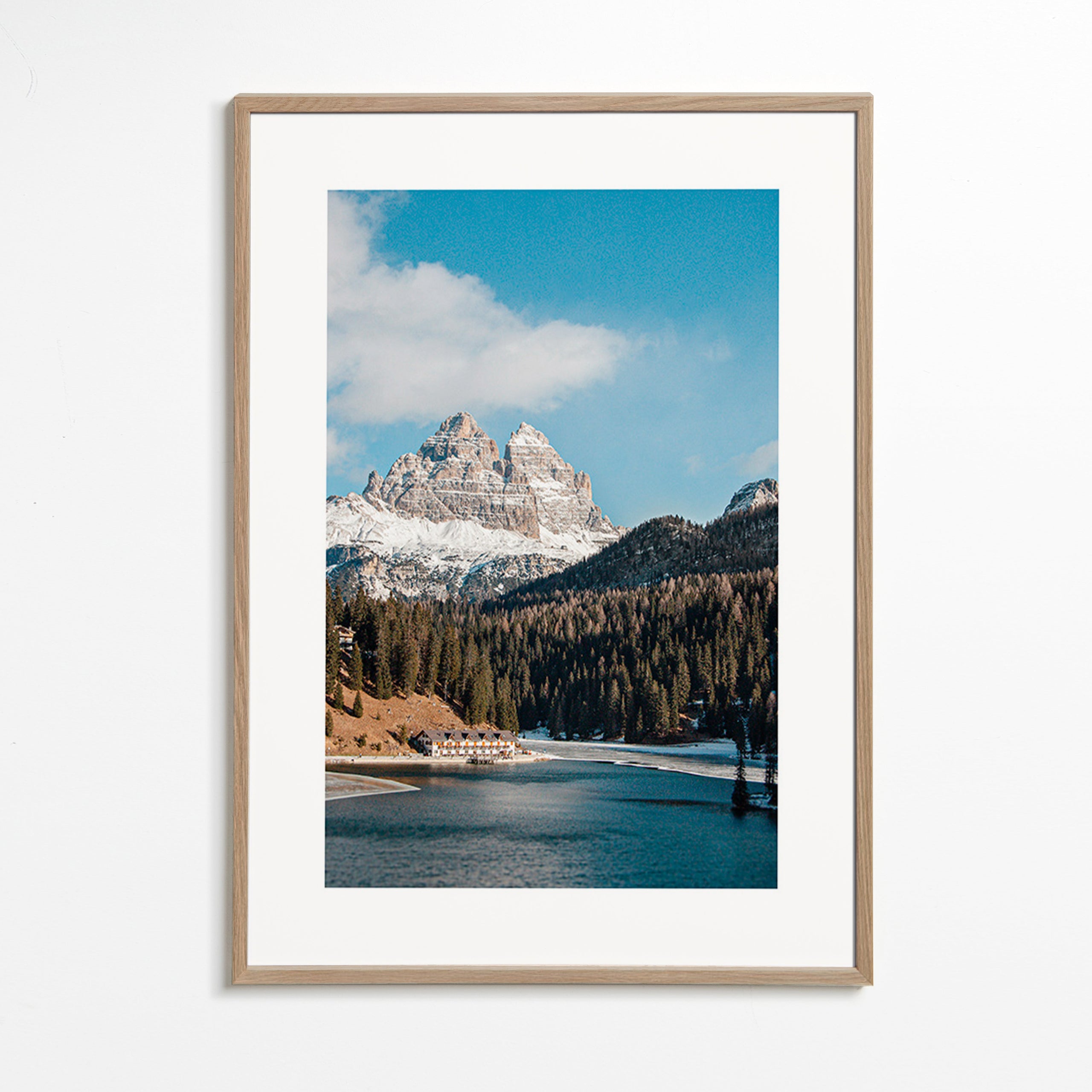 Fotografie: See und Berggipfel