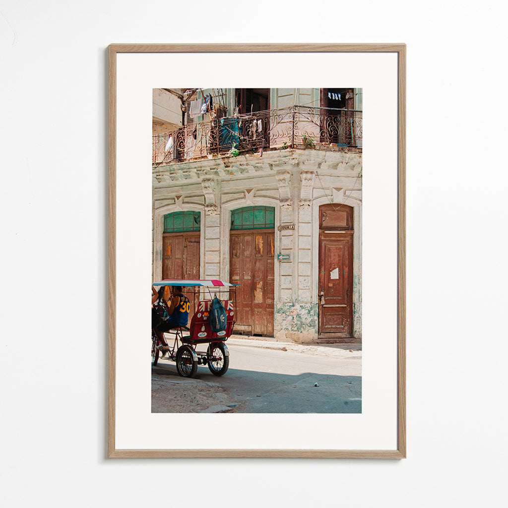 Reisebild: Havanna-Fassade mit Rikscha