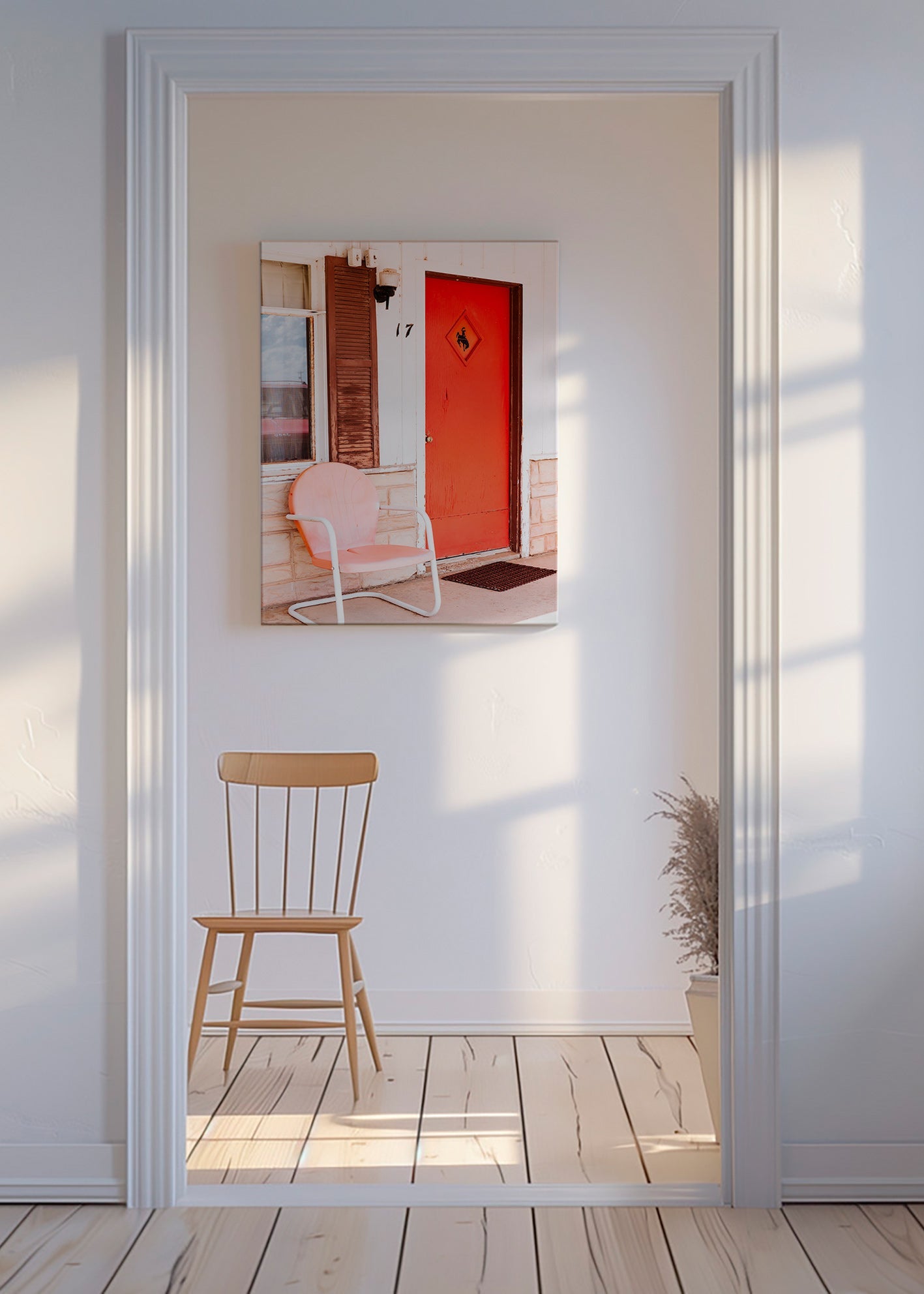 Fotografía de motel con puerta roja y silla retro – Canvas
