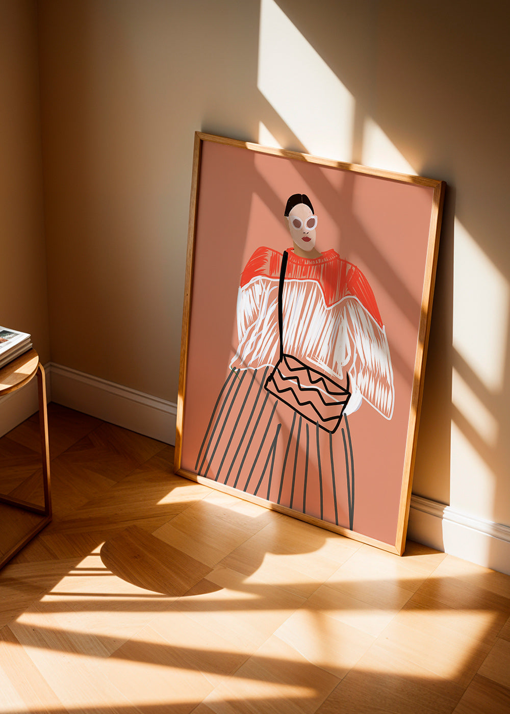 Ilustración de mujer con bolso coral – Product1