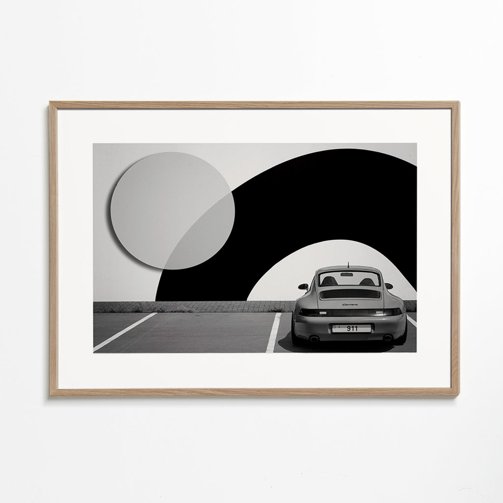 Fotografía Porsche 911 con mural geométrico – Oak Frame