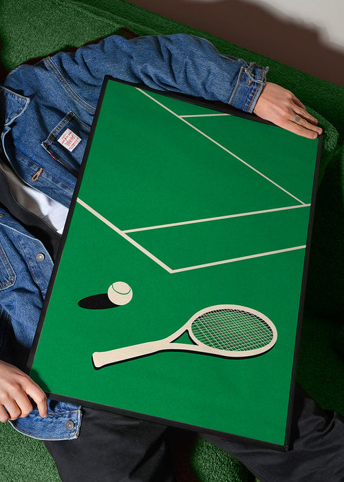 Cuadro deportivo: raqueta y pelota sobre pista minimal – Product1