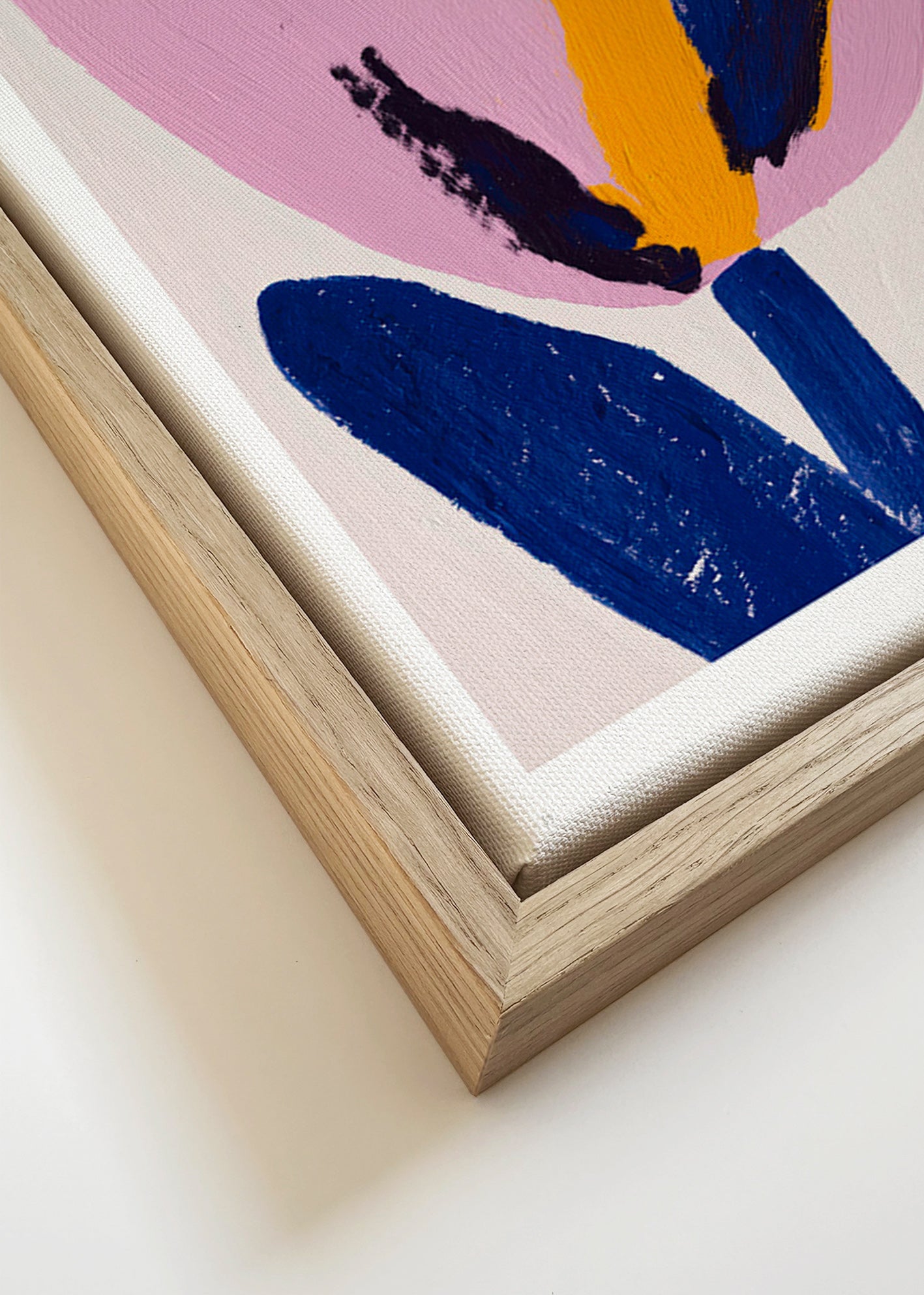 Lámina botánica con flor rosa y trazos azules – Canvas detail