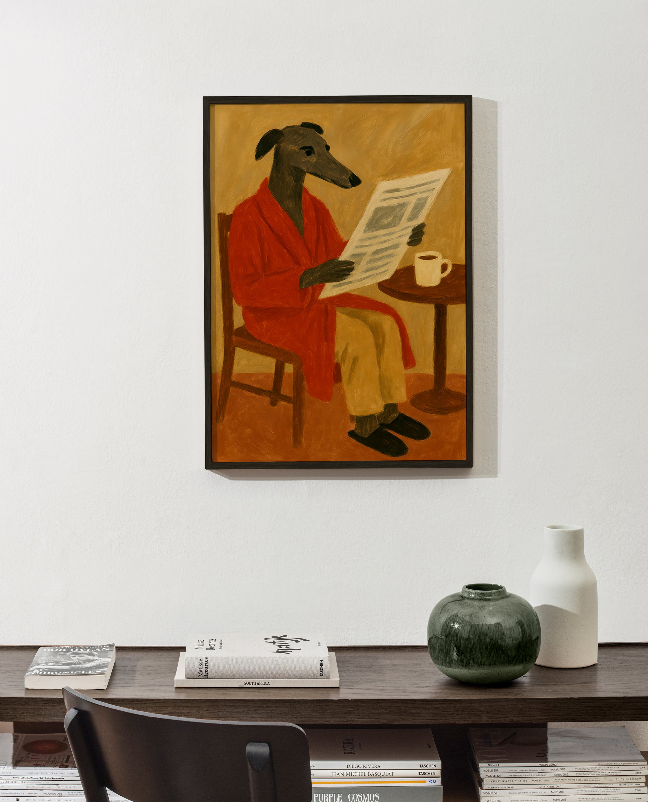 Cuadro de perro leyendo el periódico en bata roja – Product2