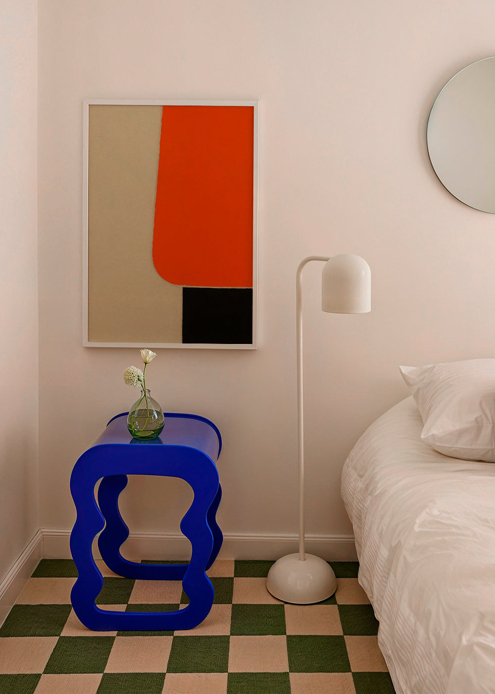 Cuadro geométrico con bloque naranja y base negra – Product2