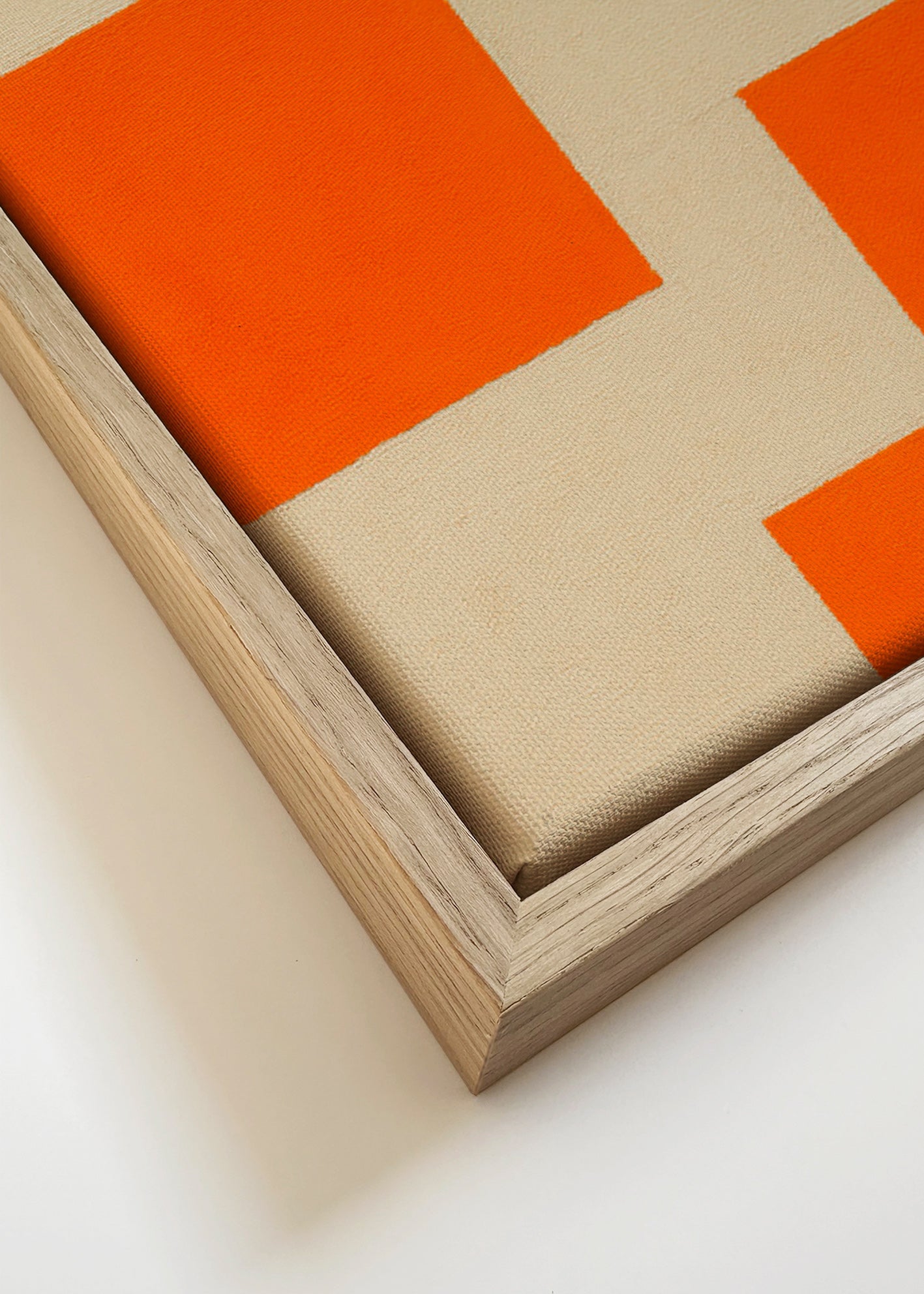 Cuadro geométrico en naranja y beige con bloques modulares – Canvas detail